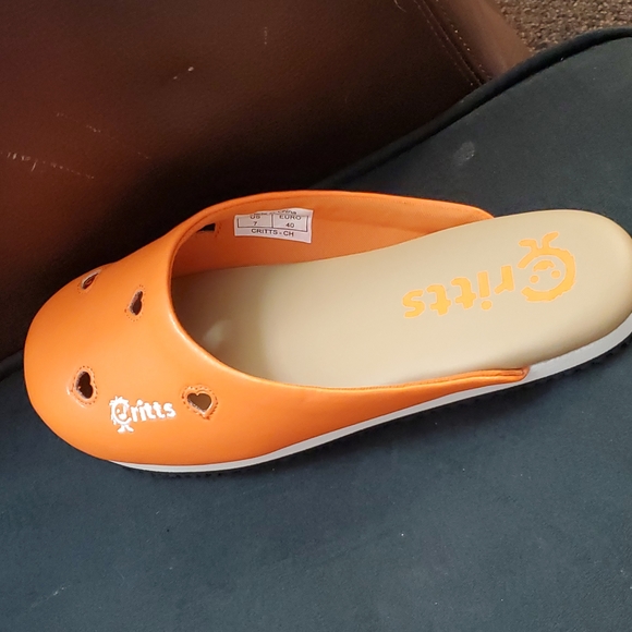 Flip Critts the orange 🧡 hearts shoes - Picture 7 of 7